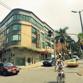 Отель Hotel Santa Monica  Фусагасуга